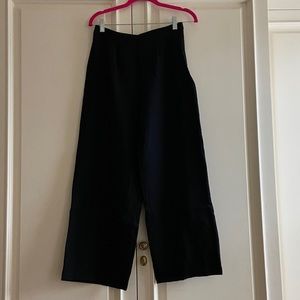 Wide leg cropped Club Monaco lightweight wool trousers - size 6